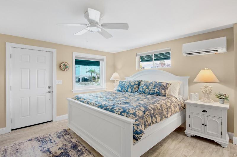 Cottage by the Sea - Gulf Front On the Beach! by Anna Maria Life Vacation Rentals - image 30