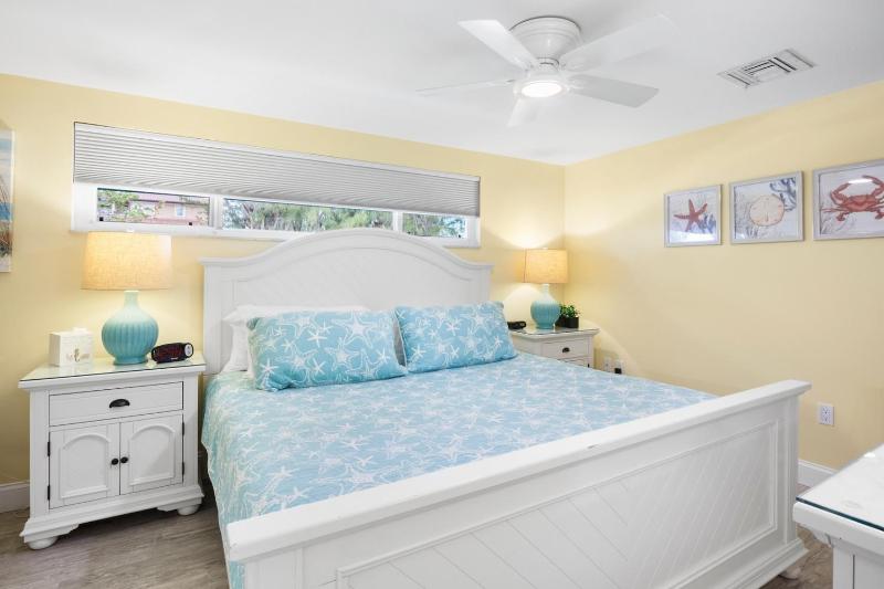 Cottage by the Sea - Gulf Front On the Beach! by Anna Maria Life Vacation Rentals - image 36