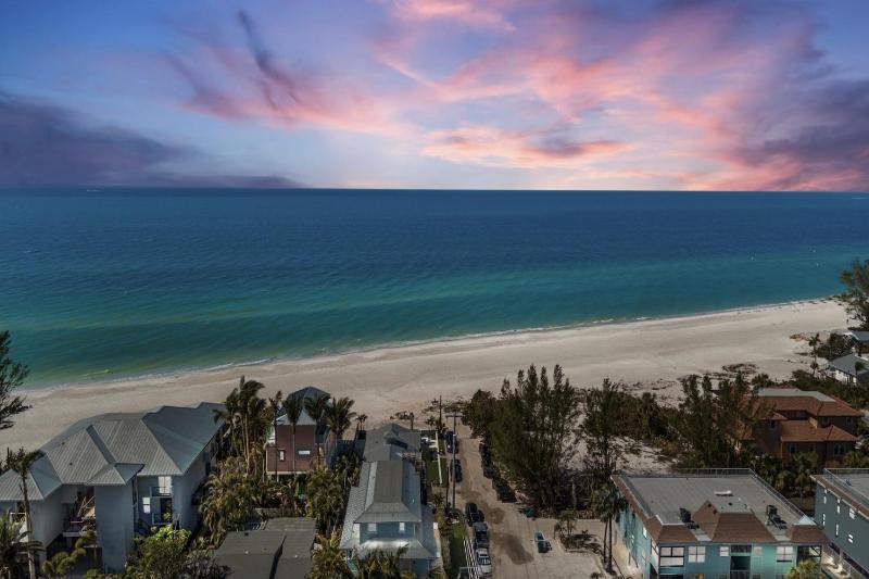 Cottage by the Sea - Gulf Front On the Beach! by Anna Maria Life Vacation Rentals - image 29