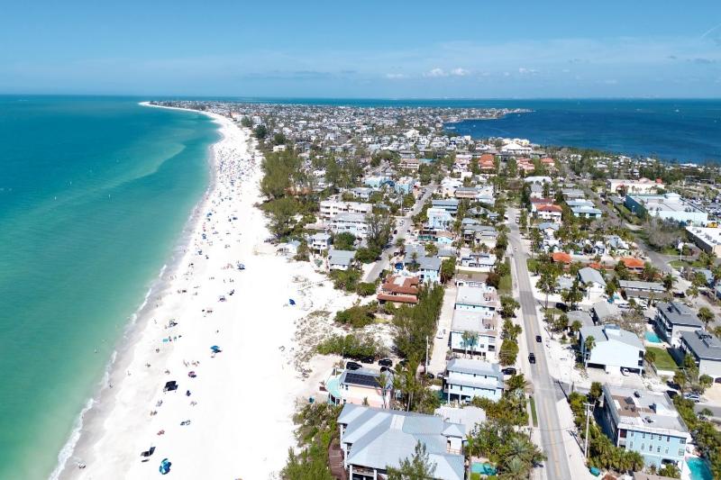 Cottage by the Sea - Gulf Front On the Beach! by Anna Maria Life Vacation Rentals - image 16