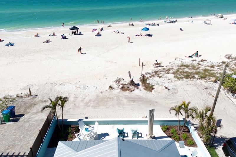 Cottage by the Sea - Gulf Front On the Beach! by Anna Maria Life Vacation Rentals - image 21