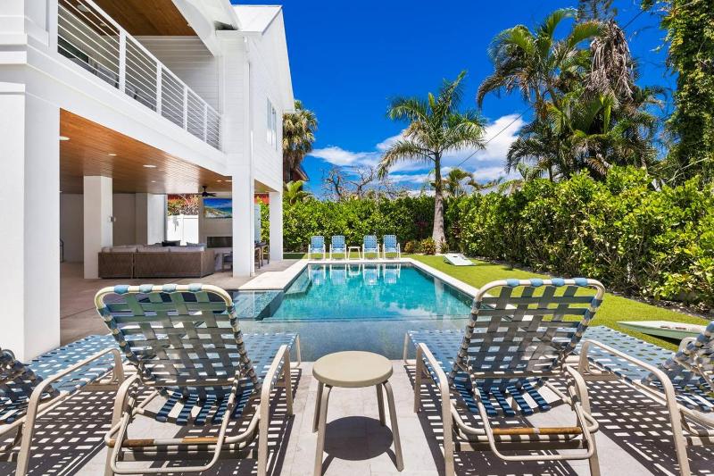 Dilly Dally by the Sea - 1 Block to Beach Rooftop Deck Pool & Spa by Anna Maria Life - image 15
