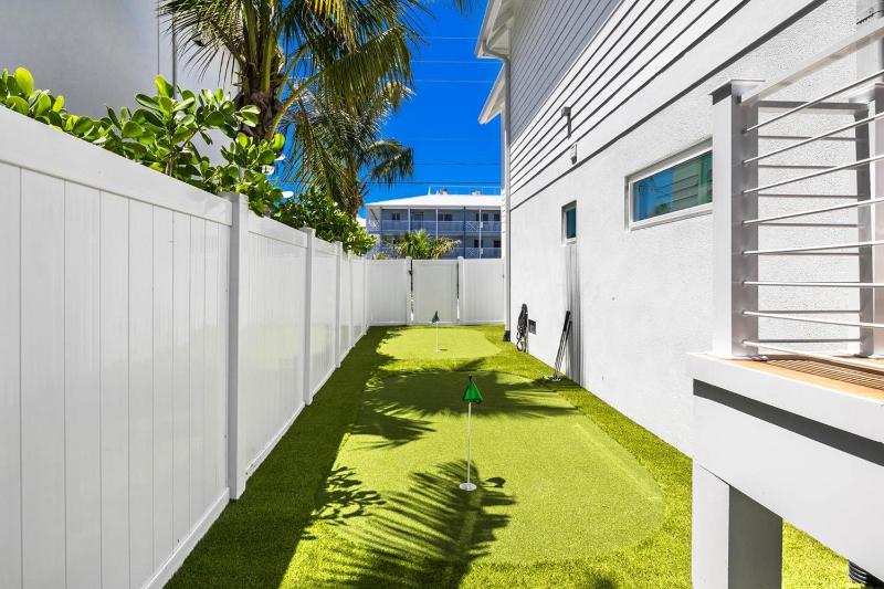 Dilly Dally by the Sea - 1 Block to Beach Rooftop Deck Pool & Spa by Anna Maria Life - image 20