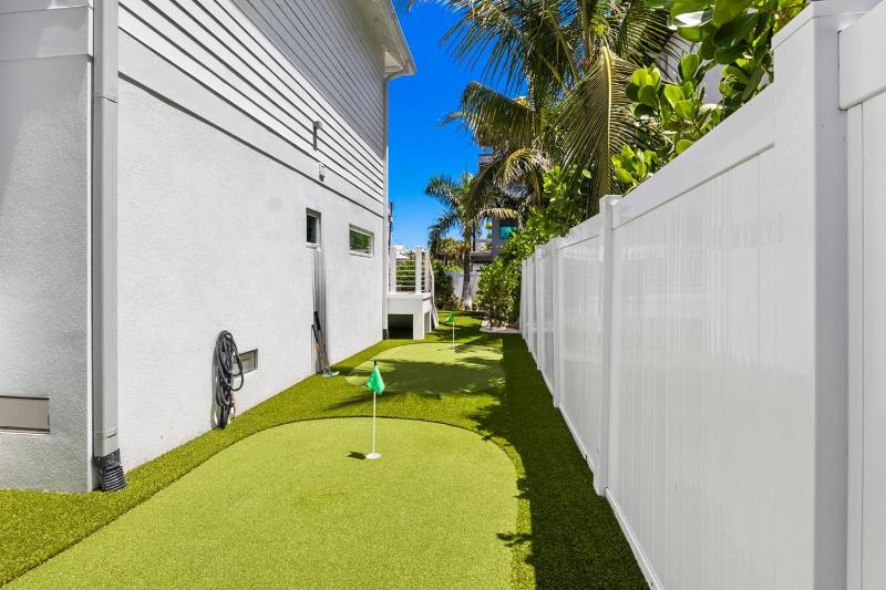 Dilly Dally by the Sea - 1 Block to Beach Rooftop Deck Pool & Spa by Anna Maria Life - image 22