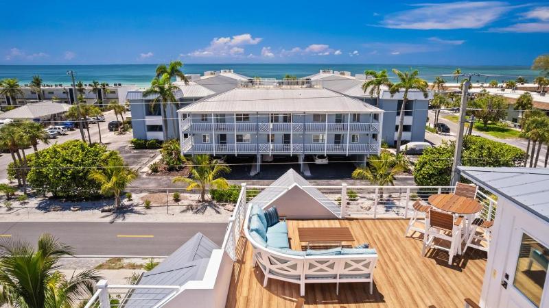 Dilly Dally by the Sea - 1 Block to Beach Rooftop Deck Pool & Spa by Anna Maria Life - image 26
