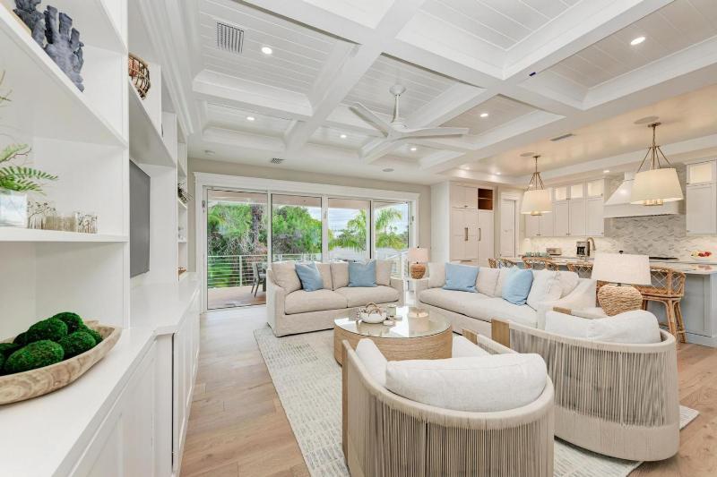 Dilly Dally by the Sea - 1 Block to Beach Rooftop Deck Pool & Spa by Anna Maria Life - image 23