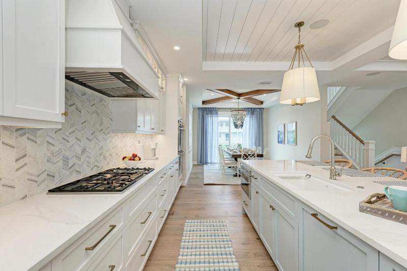 Dilly Dally by the Sea - 1 Block to Beach Rooftop Deck Pool & Spa by Anna Maria Life - image 31