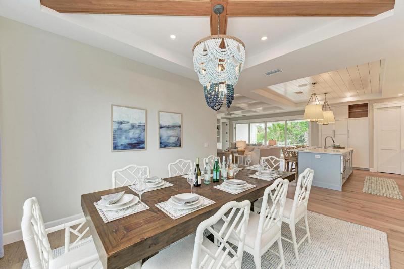 Dilly Dally by the Sea - 1 Block to Beach Rooftop Deck Pool & Spa by Anna Maria Life - image 6