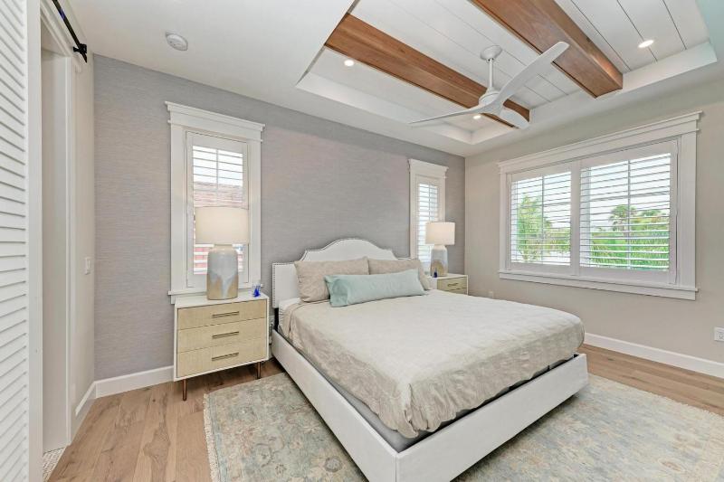 Dilly Dally by the Sea - 1 Block to Beach Rooftop Deck Pool & Spa by Anna Maria Life - image 14