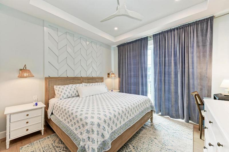 Dilly Dally by the Sea - 1 Block to Beach Rooftop Deck Pool & Spa by Anna Maria Life - image 24