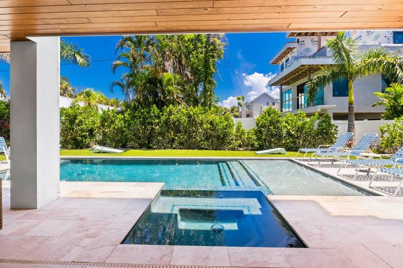 Dilly Dally by the Sea - 1 Block to Beach Rooftop Deck Pool & Spa by Anna Maria Life - image 44