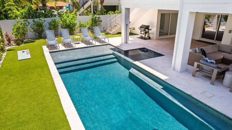 Dilly Dally by the Sea - 1 Block to Beach Rooftop Deck Pool & Spa by Anna Maria Life - image 29