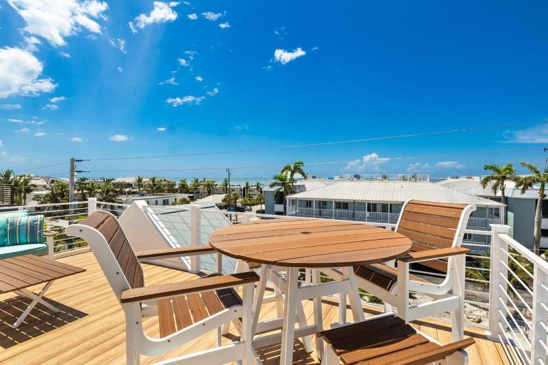Dilly Dally by the Sea - 1 Block to Beach Rooftop Deck Pool & Spa by Anna Maria Life - image 34
