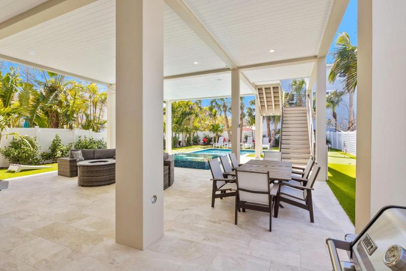 Dolce Vita - Amazing Rooftop Experience Views Pool Spa by Anna Maria Life Vacation Rentals - image 7