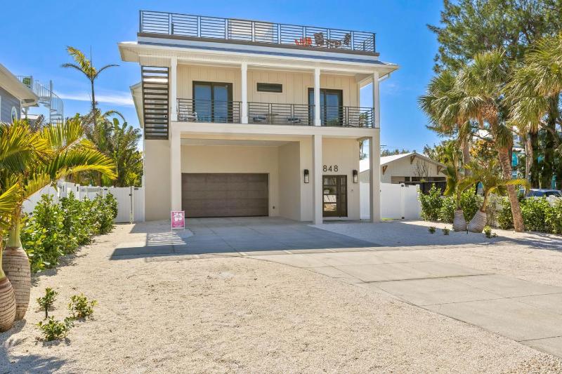 Dolce Vita - Amazing Rooftop Experience Views Pool Spa by Anna Maria Life Vacation Rentals - image 10