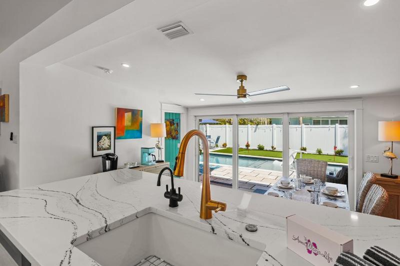 Fancy That by Anna Maria Life Vacation Rentals - image 23