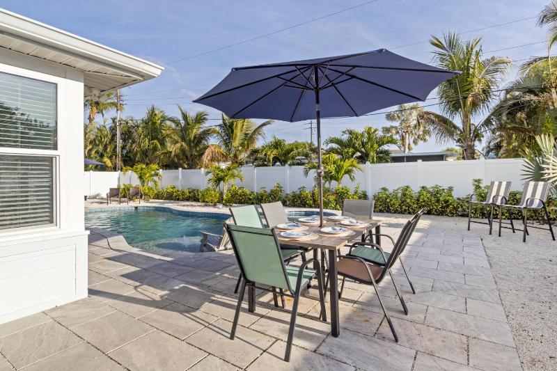 Hart of the Gulf - Dog Friendly by Anna Maria Life Vacation Rentals - image 4