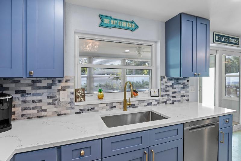 Hart of the Gulf - Dog Friendly by Anna Maria Life Vacation Rentals - image 43
