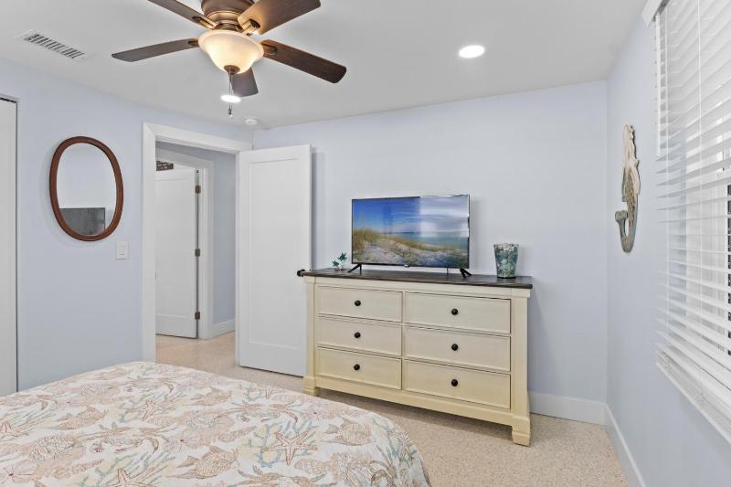 Hart of the Gulf - Dog Friendly by Anna Maria Life Vacation Rentals - image 15