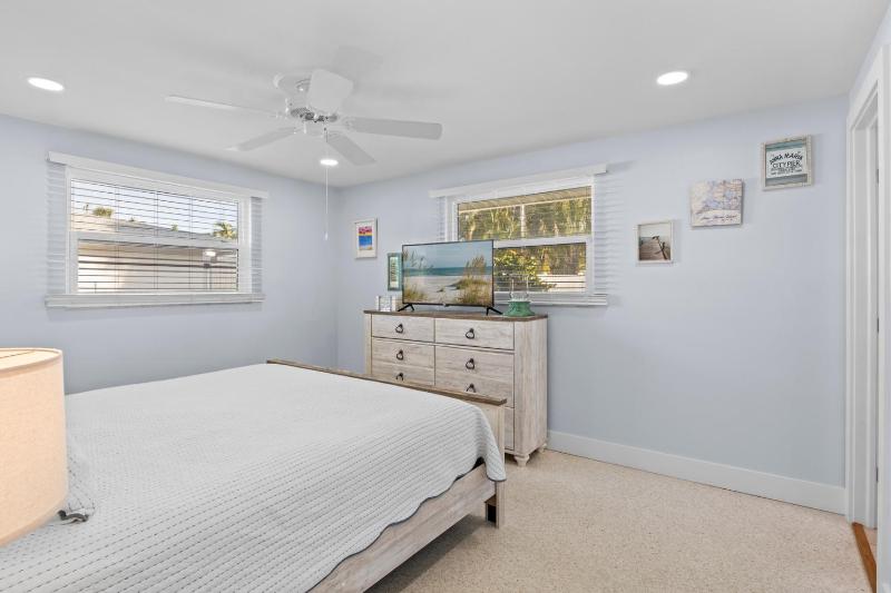 Hart of the Gulf - Dog Friendly by Anna Maria Life Vacation Rentals - image 25