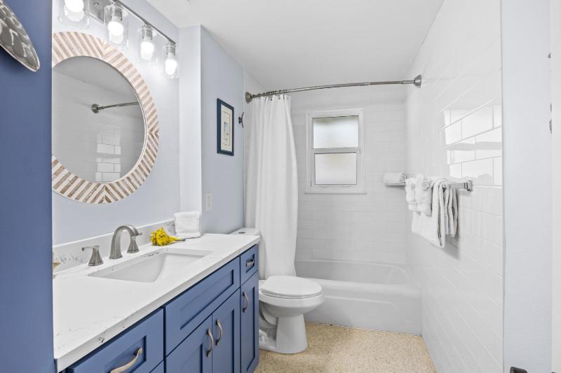 Hart of the Gulf - Dog Friendly by Anna Maria Life Vacation Rentals - image 10