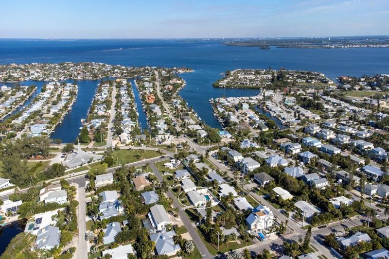 Hart of the Gulf - Dog Friendly by Anna Maria Life Vacation Rentals - image 48
