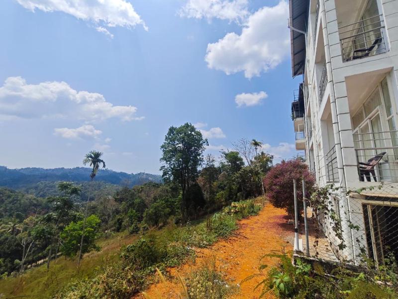 Holidayz by Stayz Royale Munnar - Misty & Sunrise Experience - image 26