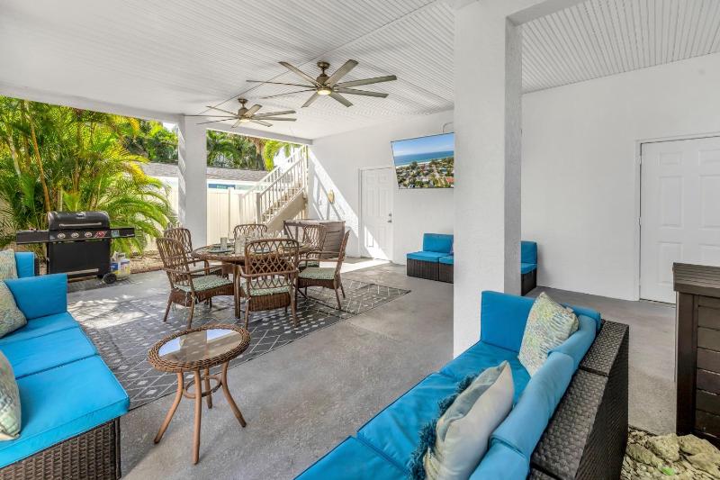 La Coconut - 1 Block to Beach! Dog Friendly! Ping Pong & Foosball Heated Pool by Anna Maria Life - image 31