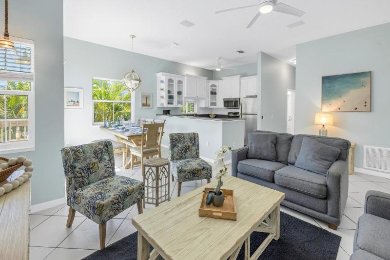 La Coconut - 1 Block to Beach! Dog Friendly! Ping Pong & Foosball Heated Pool by Anna Maria Life - image 8