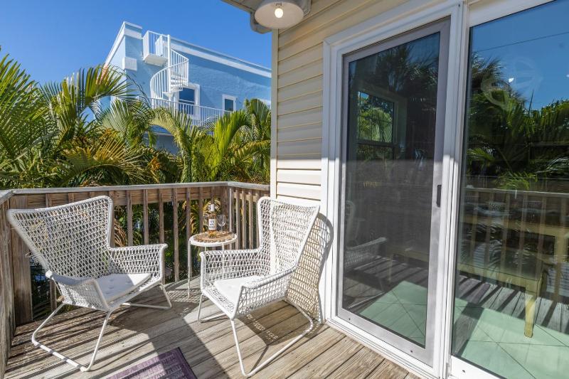 La Coconut - 1 Block to Beach! Dog Friendly! Ping Pong & Foosball Heated Pool by Anna Maria Life - image 28