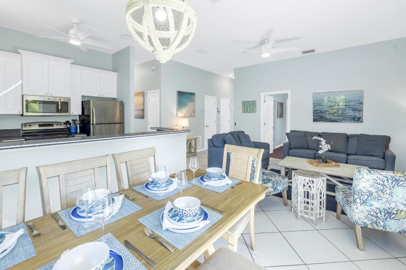La Coconut - 1 Block to Beach! Dog Friendly! Ping Pong & Foosball Heated Pool by Anna Maria Life - image 12