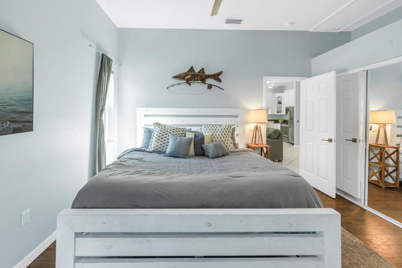 La Coconut - 1 Block to Beach! Dog Friendly! Ping Pong & Foosball Heated Pool by Anna Maria Life - image 36