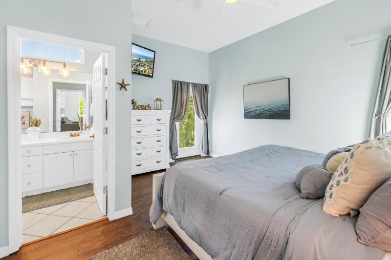 La Coconut - 1 Block to Beach! Dog Friendly! Ping Pong & Foosball Heated Pool by Anna Maria Life - image 15