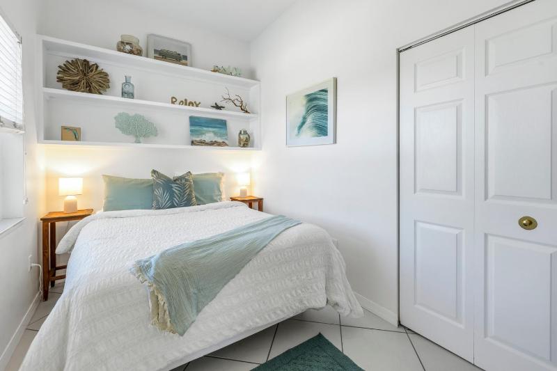 La Coconut - 1 Block to Beach! Dog Friendly! Ping Pong & Foosball Heated Pool by Anna Maria Life - image 2