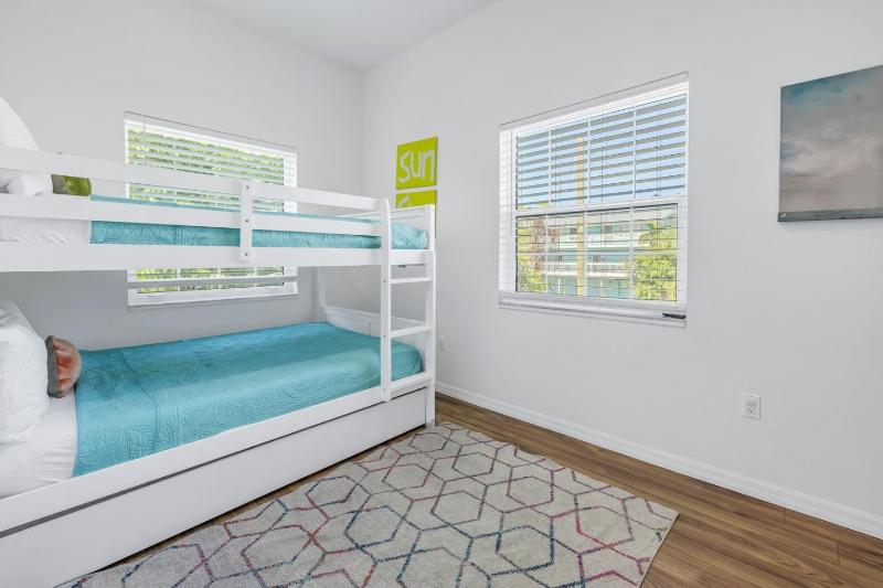 La Coconut - 1 Block to Beach! Dog Friendly! Ping Pong & Foosball Heated Pool by Anna Maria Life - image 17