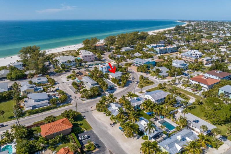 La Coconut - 1 Block to Beach! Dog Friendly! Ping Pong & Foosball Heated Pool by Anna Maria Life - image 11