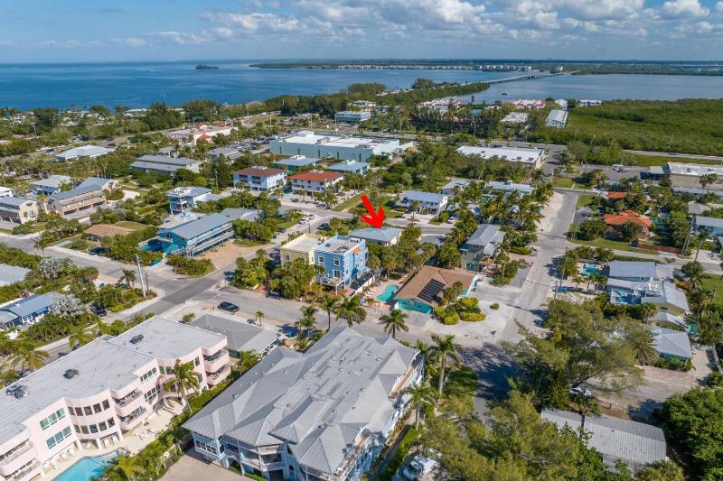La Coconut - 1 Block to Beach! Dog Friendly! Ping Pong & Foosball Heated Pool by Anna Maria Life - image 26