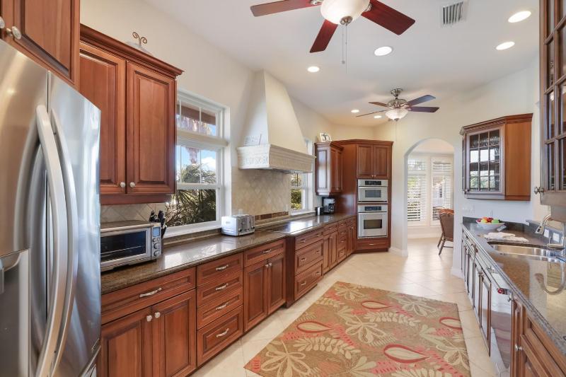 La Plage - Gulf Views! Heated Pool & Spa! Elevator by Anna Maria Life Vacation Rentals - image 15