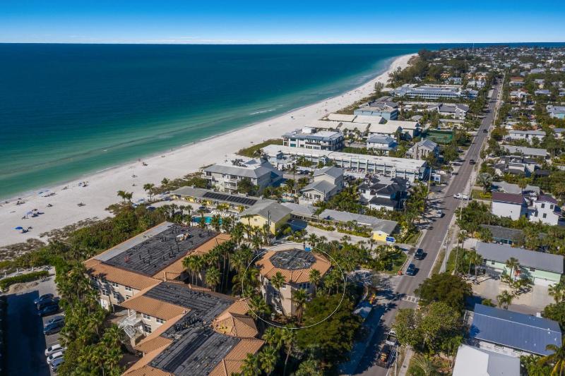 La Plage - Gulf Views! Heated Pool & Spa! Elevator by Anna Maria Life Vacation Rentals - image 17