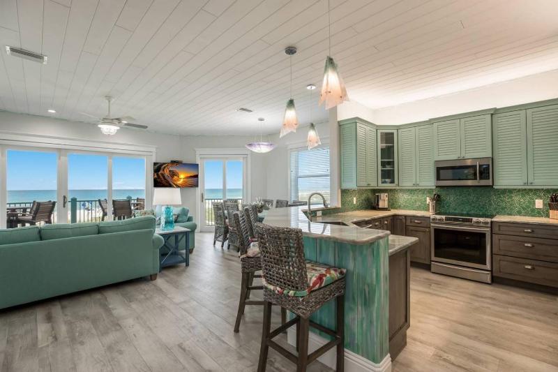 Lazy Loggerhead - Gulf Front! On the Beach! by Anna Maria Life Vacation Rentals - image 4
