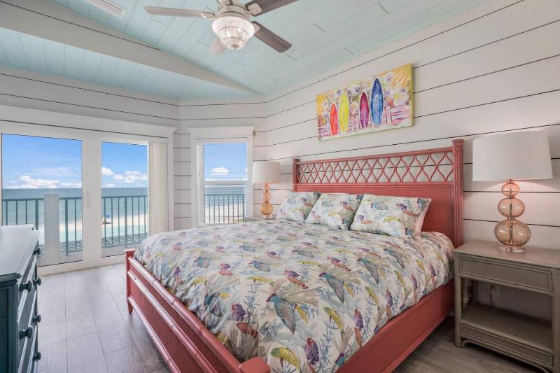 Lazy Loggerhead - Gulf Front! On the Beach! by Anna Maria Life Vacation Rentals - image 12