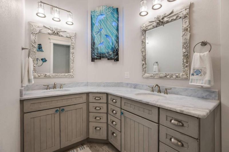 Lazy Loggerhead - Gulf Front! On the Beach! by Anna Maria Life Vacation Rentals - image 29