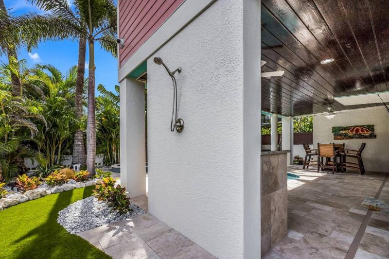 Lazy Loggerhead - Gulf Front! On the Beach! by Anna Maria Life Vacation Rentals - image 14