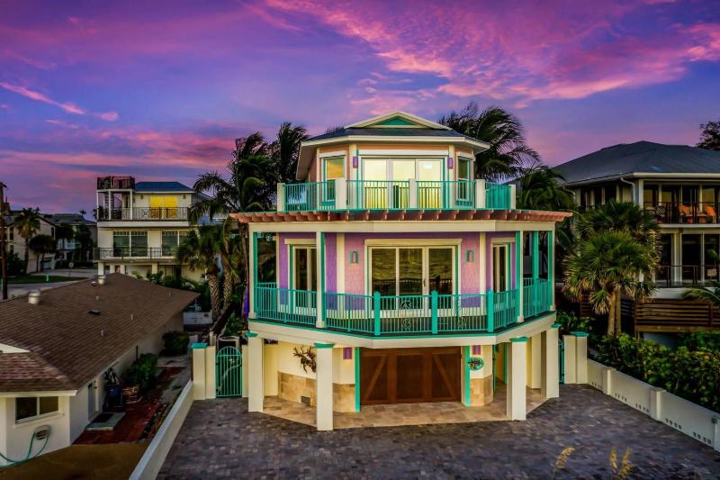 Lazy Loggerhead - Gulf Front! On the Beach! by Anna Maria Life Vacation Rentals - image 7