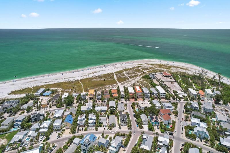 McBean Point - Dog Friendly! Walk to Bean Point! by Anna Maria Life Vacation Rentals - image 19