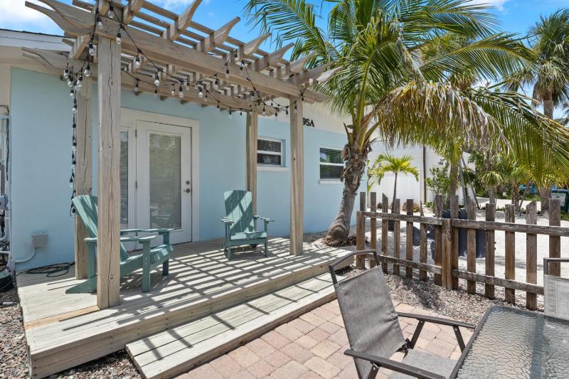 McBean Point - Dog Friendly! Walk to Bean Point! by Anna Maria Life Vacation Rentals - image 27
