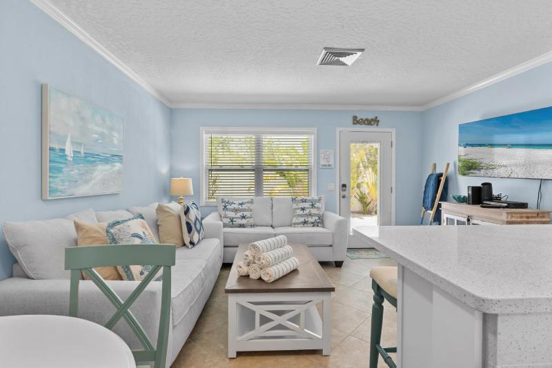 McBean Point - Dog Friendly! Walk to Bean Point! by Anna Maria Life Vacation Rentals - image 37