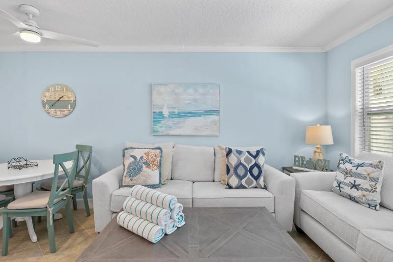McBean Point - Dog Friendly! Walk to Bean Point! by Anna Maria Life Vacation Rentals - image 22