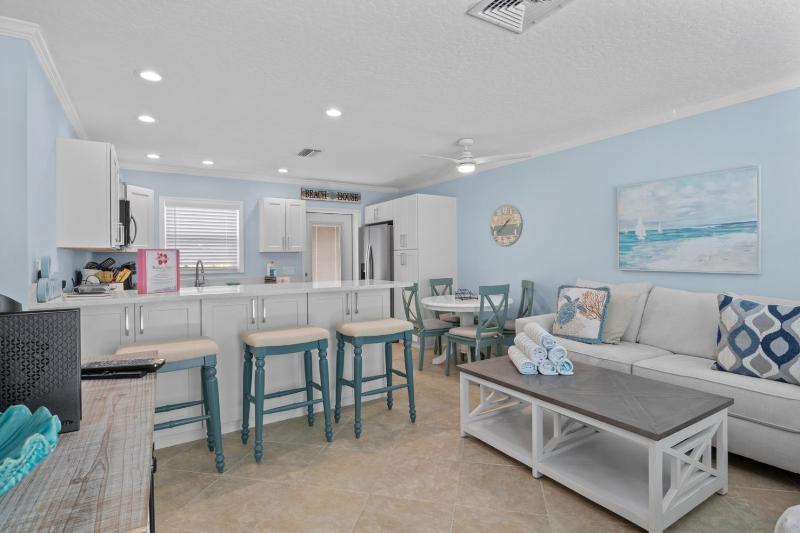 McBean Point - Dog Friendly! Walk to Bean Point! by Anna Maria Life Vacation Rentals - image 43