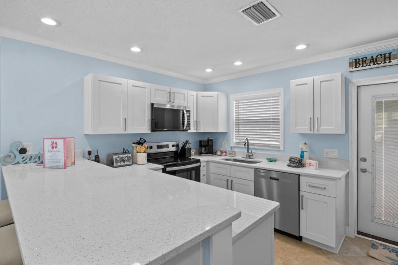 McBean Point - Dog Friendly! Walk to Bean Point! by Anna Maria Life Vacation Rentals - image 40